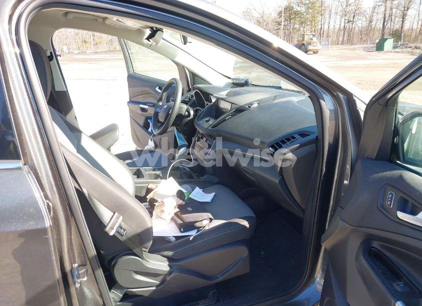 Photo 5 of 2019 Ford Escape SE (VIN 1FMCU0GD8KUA50680)