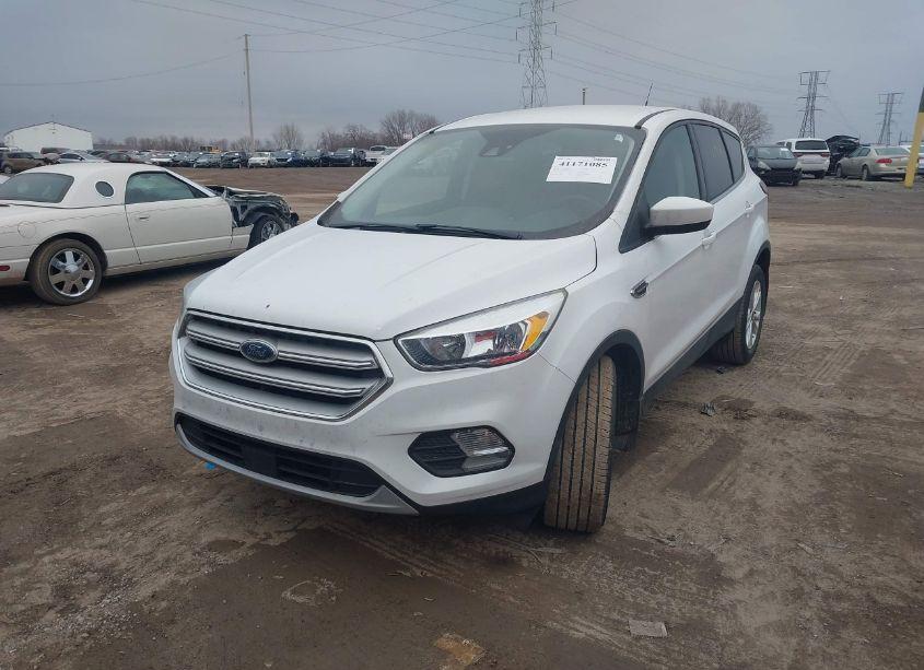 Photo 2 of 2019 Ford Escape SE (VIN 1FMCU0GD8KUA69472)