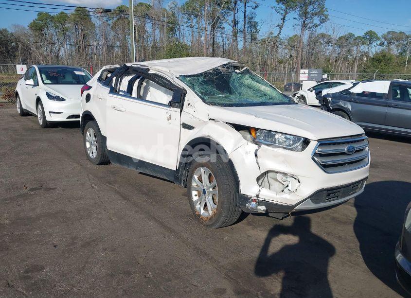 2019 Ford Escape SE (VIN 1FMCU0GD8KUA75238) main photo