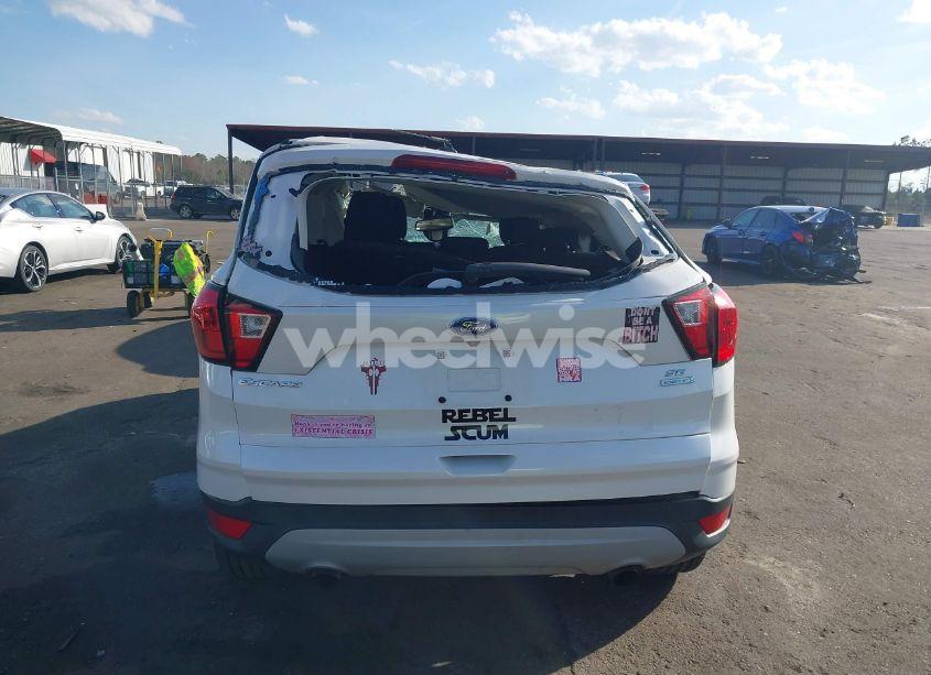 Photo 16 of 2019 Ford Escape SE (VIN 1FMCU0GD8KUA75238)