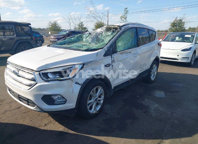 Photo 2 of 2019 Ford Escape SE (VIN 1FMCU0GD8KUA75238)