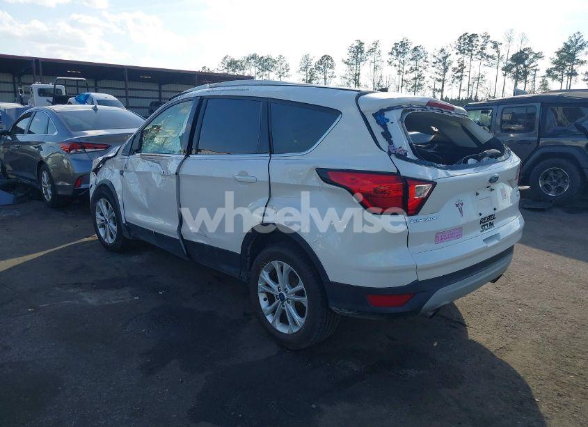 Photo 3 of 2019 Ford Escape SE (VIN 1FMCU0GD8KUA75238)