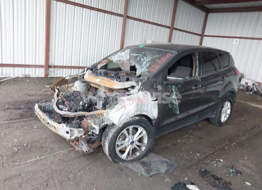 Photo 2 of 2019 Ford Escape SE (VIN 1FMCU0GD8KUB01370)