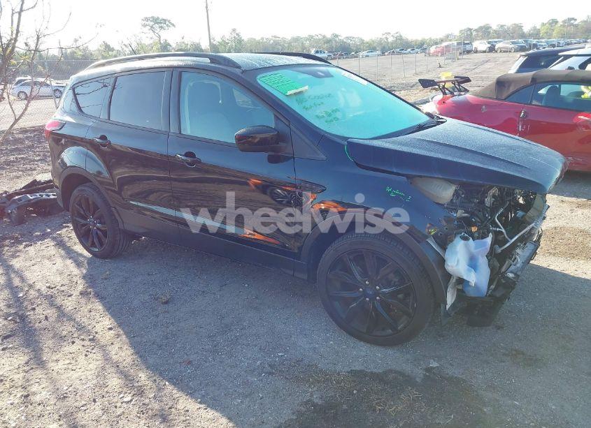 2019 Ford Escape SE (VIN 1FMCU0GD8KUB06746) main photo