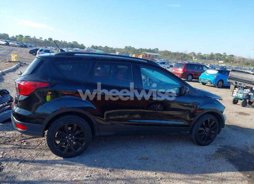Photo 13 of 2019 Ford Escape SE (VIN 1FMCU0GD8KUB06746)