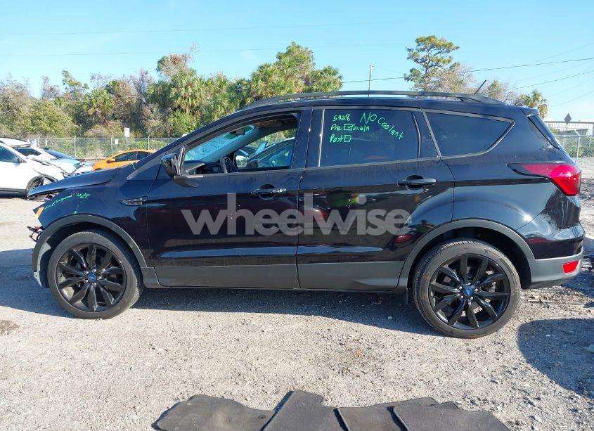 Photo 14 of 2019 Ford Escape SE (VIN 1FMCU0GD8KUB06746)