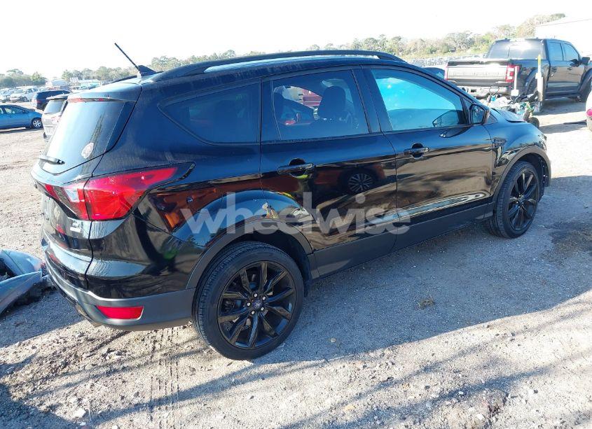 Photo 4 of 2019 Ford Escape SE (VIN 1FMCU0GD8KUB06746)