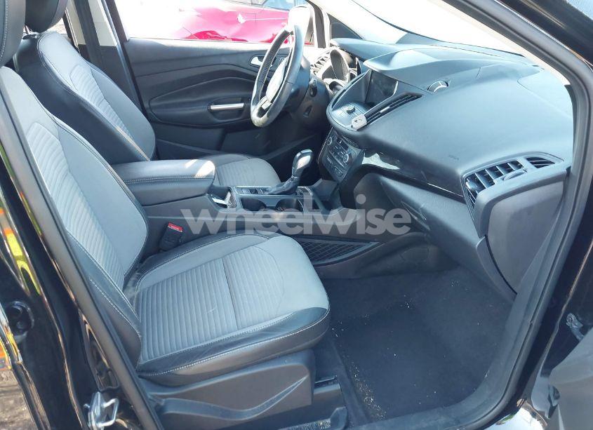 Photo 5 of 2019 Ford Escape SE (VIN 1FMCU0GD8KUB06746)