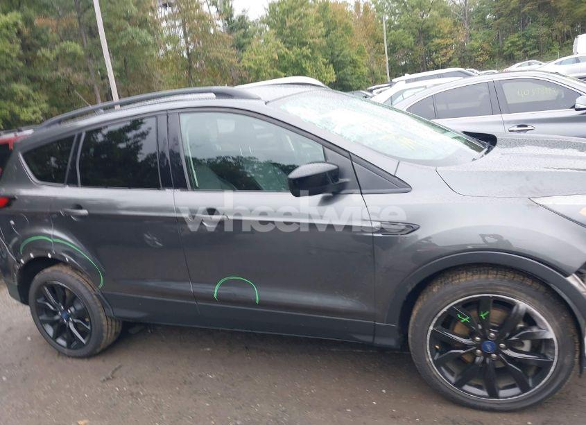 Photo 13 of 2019 Ford Escape SE (VIN 1FMCU0GD8KUB32988)