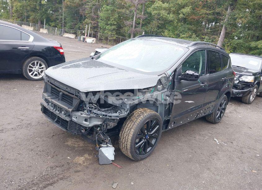 Photo 2 of 2019 Ford Escape SE (VIN 1FMCU0GD8KUB32988)