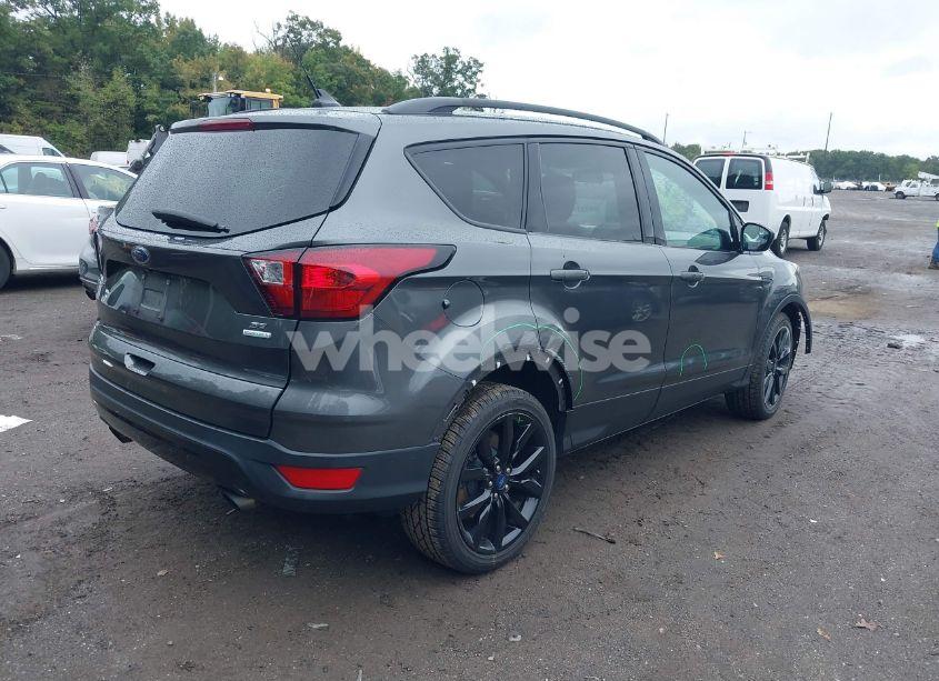 Photo 4 of 2019 Ford Escape SE (VIN 1FMCU0GD8KUB32988)