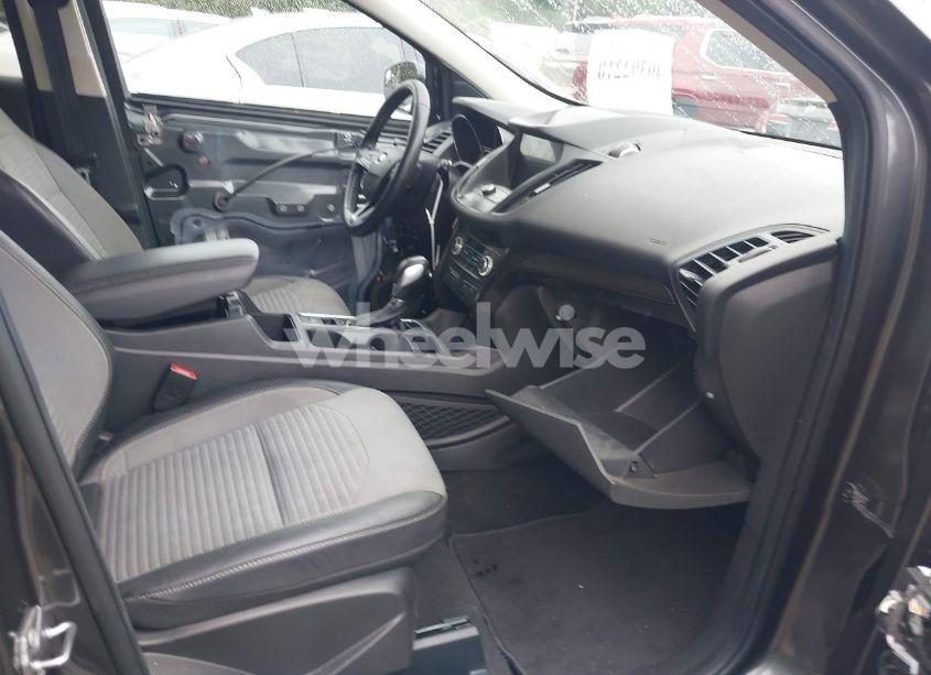 Photo 5 of 2019 Ford Escape SE (VIN 1FMCU0GD8KUB32988)