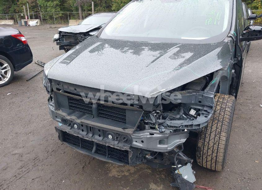 Photo 6 of 2019 Ford Escape SE (VIN 1FMCU0GD8KUB32988)