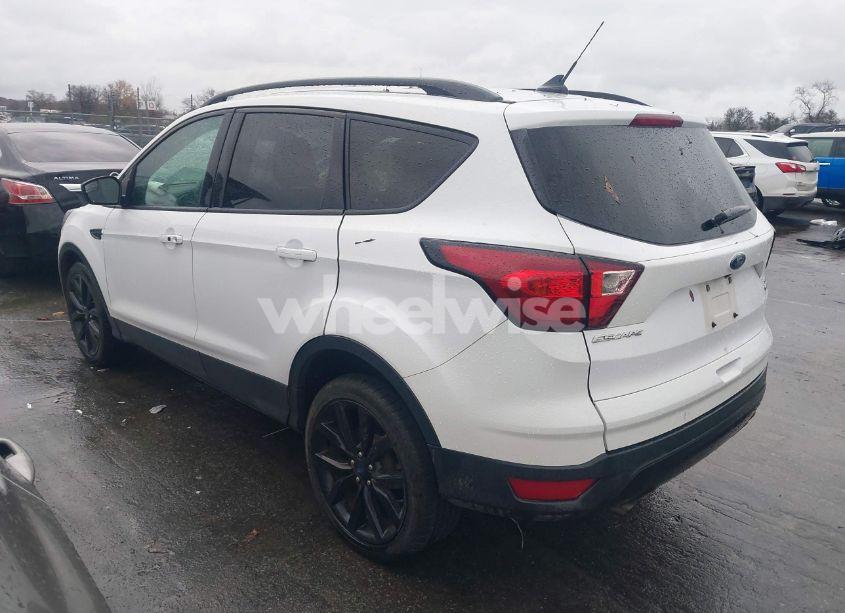 Photo 14 of 2019 Ford Escape SE (VIN 1FMCU0GD8KUC19256)