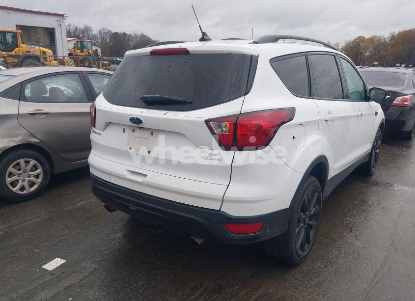 Photo 4 of 2019 Ford Escape SE (VIN 1FMCU0GD8KUC19256)