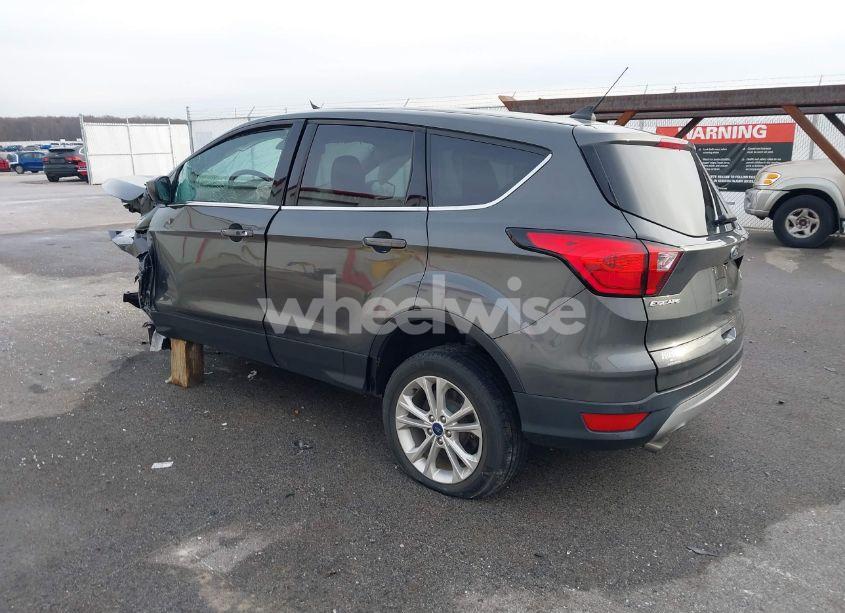 Photo 3 of 2019 Ford Escape SE (VIN 1FMCU0GD8KUC35554)