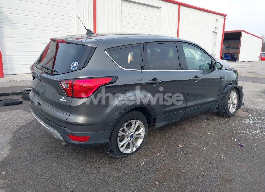 Photo 4 of 2019 Ford Escape SE (VIN 1FMCU0GD8KUC35554)