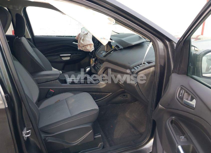 Photo 5 of 2019 Ford Escape SE (VIN 1FMCU0GD8KUC35554)