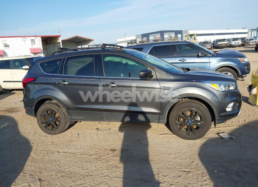 Photo 13 of 2019 Ford Escape SE (VIN 1FMCU0GD8KUC46361)