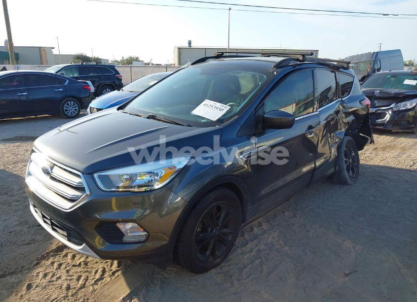Photo 2 of 2019 Ford Escape SE (VIN 1FMCU0GD8KUC46361)