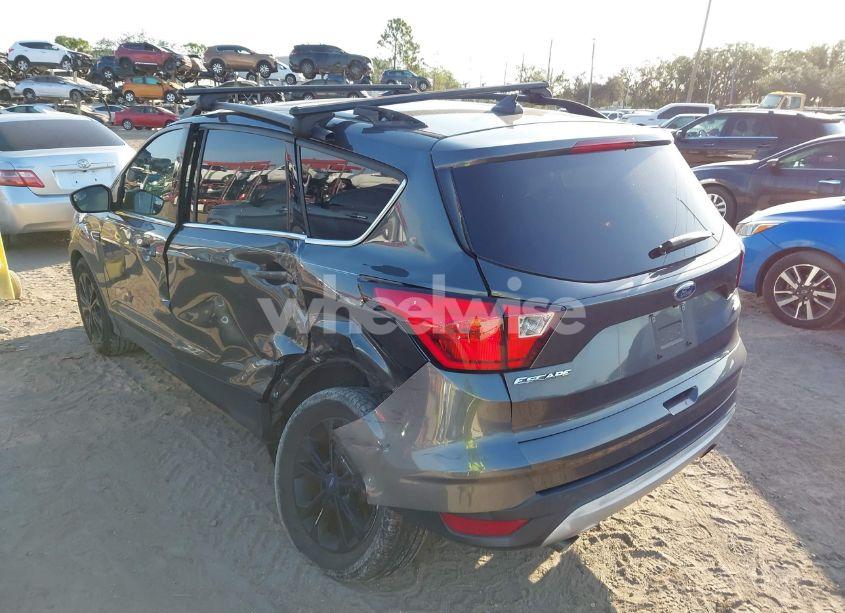 Photo 3 of 2019 Ford Escape SE (VIN 1FMCU0GD8KUC46361)