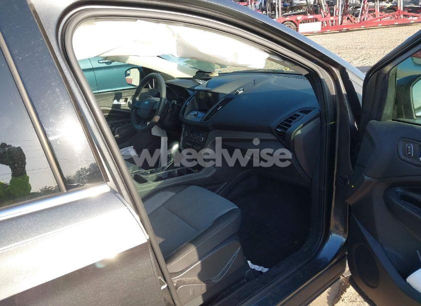 Photo 5 of 2019 Ford Escape SE (VIN 1FMCU0GD8KUC46361)