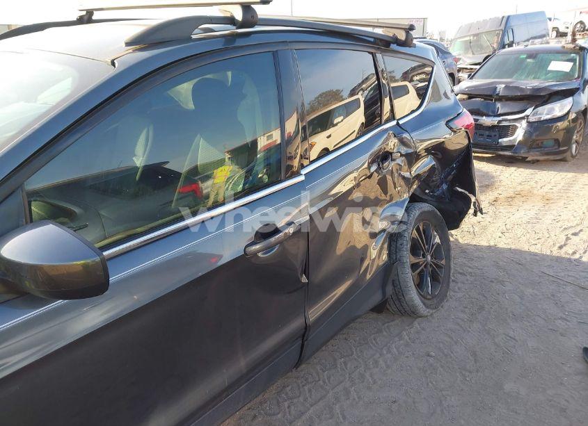 Photo 6 of 2019 Ford Escape SE (VIN 1FMCU0GD8KUC46361)