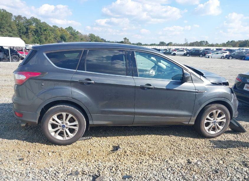 Photo 13 of 2017 Ford Escape SE (VIN 1FMCU0GD9HUB08840)