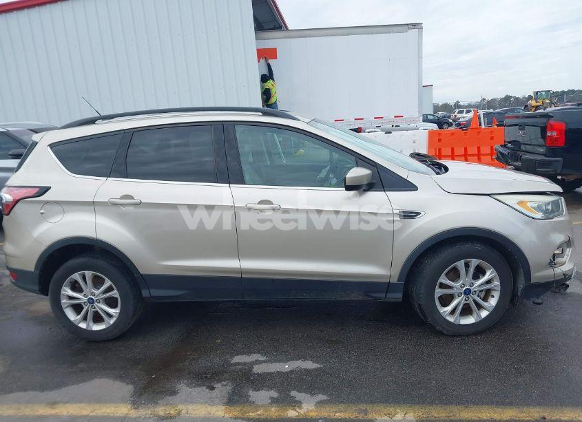 Photo 13 of 2017 Ford Escape SE (VIN 1FMCU0GD9HUC37127)