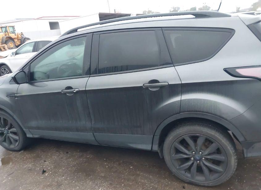 Photo 15 of 2017 Ford Escape SE (VIN 1FMCU0GD9HUE71414)