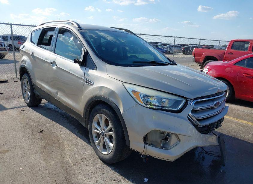 2018 Ford Escape SE (VIN 1FMCU0GD9JUA63761) main photo