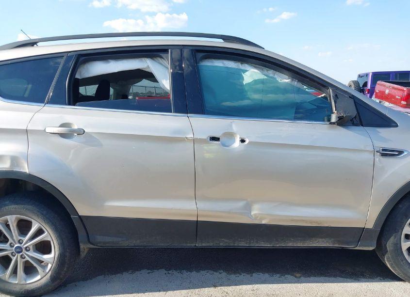 Photo 13 of 2018 Ford Escape SE (VIN 1FMCU0GD9JUA63761)