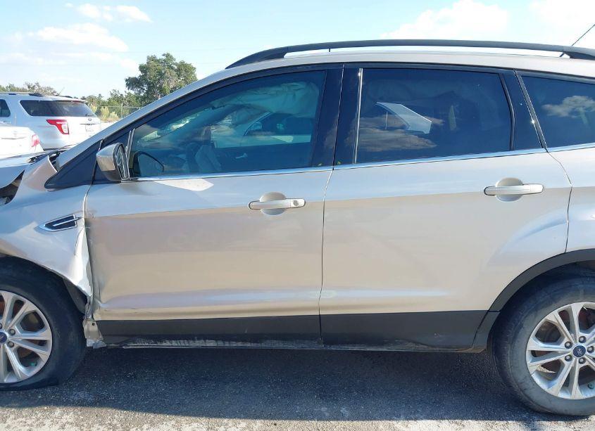 Photo 14 of 2018 Ford Escape SE (VIN 1FMCU0GD9JUA63761)