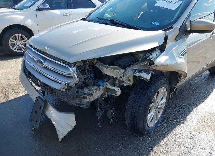 Photo 6 of 2018 Ford Escape SE (VIN 1FMCU0GD9JUA63761)