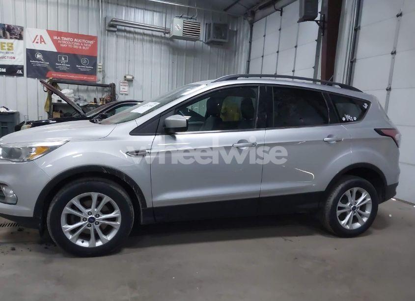 Photo 14 of 2018 Ford Escape SE (VIN 1FMCU0GD9JUA97795)