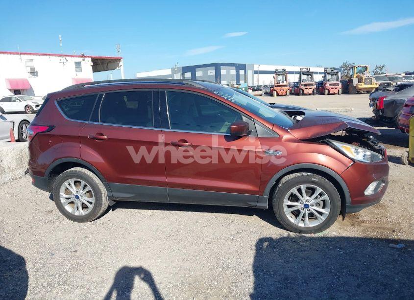 Photo 13 of 2018 Ford Escape SE (VIN 1FMCU0GD9JUB97315)