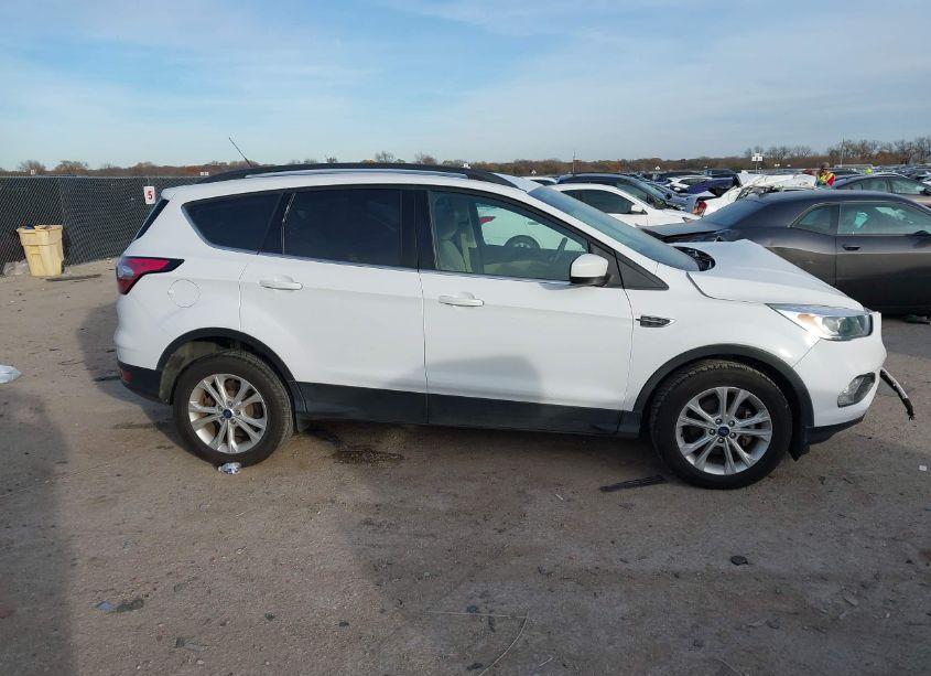 Photo 14 of 2018 Ford Escape SE (VIN 1FMCU0GD9JUD38383)