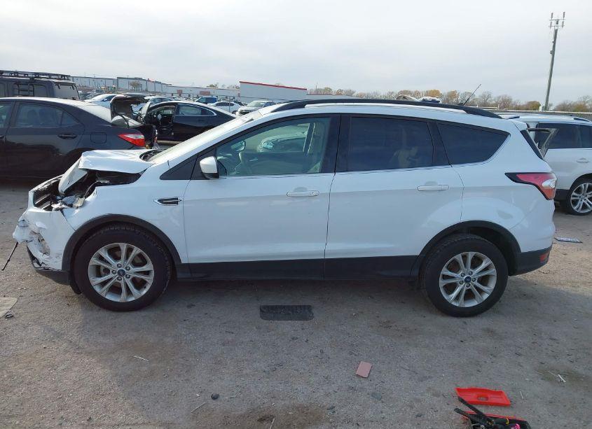 Photo 15 of 2018 Ford Escape SE (VIN 1FMCU0GD9JUD38383)