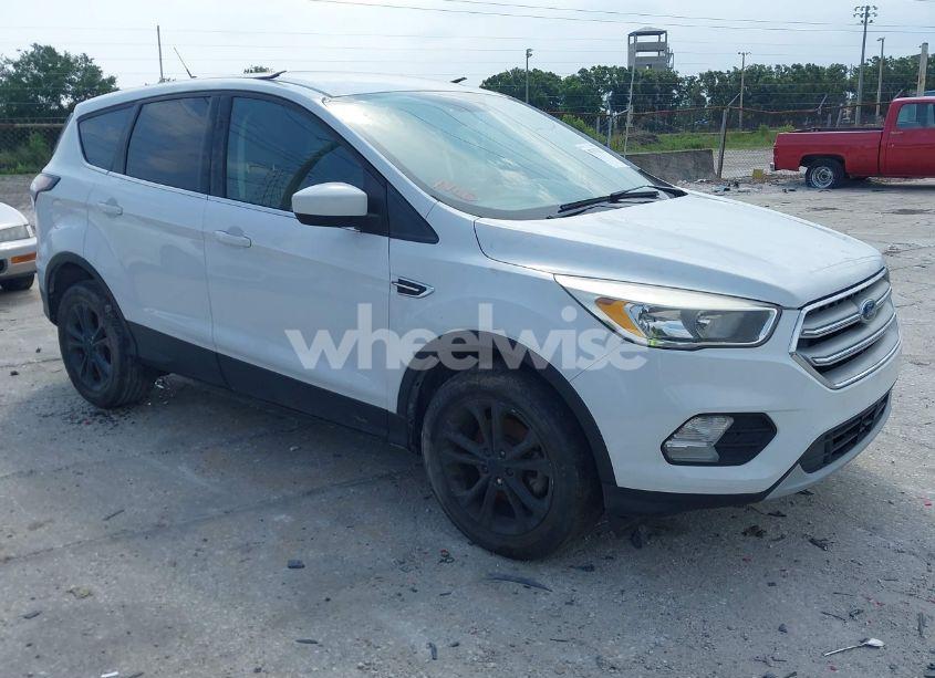 2018 Ford Escape SE (VIN 1FMCU0GD9JUD55054) main photo