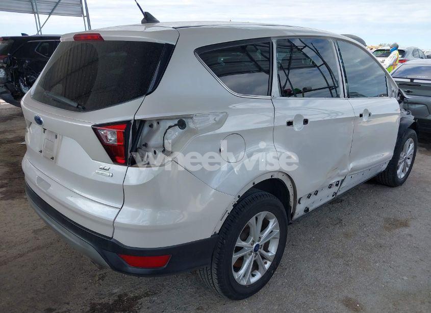 Photo 4 of 2019 Ford Escape SE (VIN 1FMCU0GD9KUB00180)