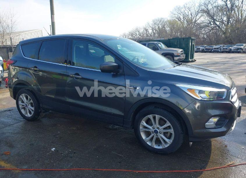 Photo 13 of 2019 Ford Escape SE (VIN 1FMCU0GD9KUB58550)