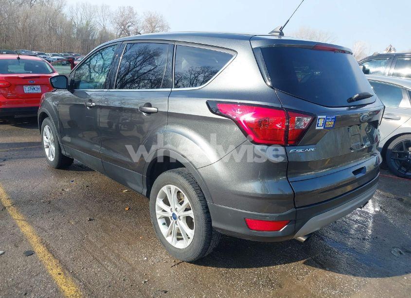 Photo 3 of 2019 Ford Escape SE (VIN 1FMCU0GD9KUB58550)