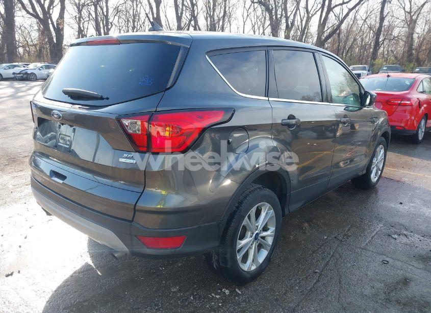 Photo 4 of 2019 Ford Escape SE (VIN 1FMCU0GD9KUB58550)