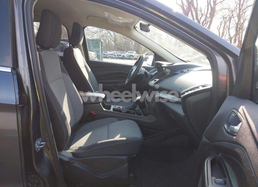 Photo 5 of 2019 Ford Escape SE (VIN 1FMCU0GD9KUB58550)