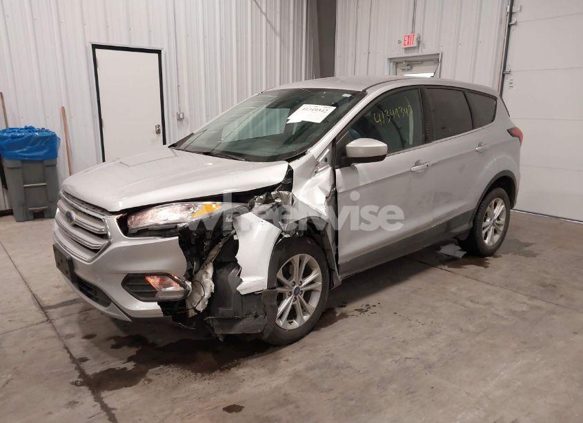 Photo 2 of 2019 Ford Escape SE (VIN 1FMCU0GD9KUB61111)