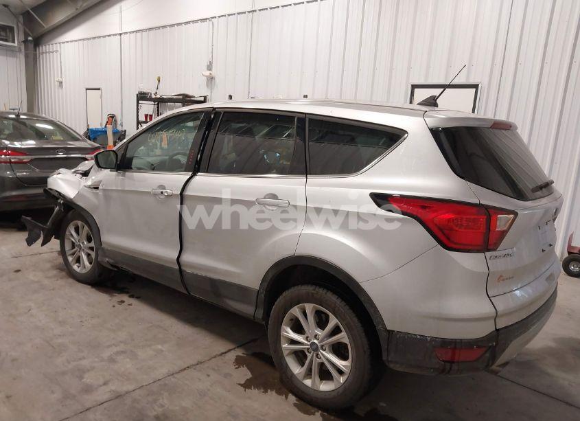 Photo 3 of 2019 Ford Escape SE (VIN 1FMCU0GD9KUB61111)