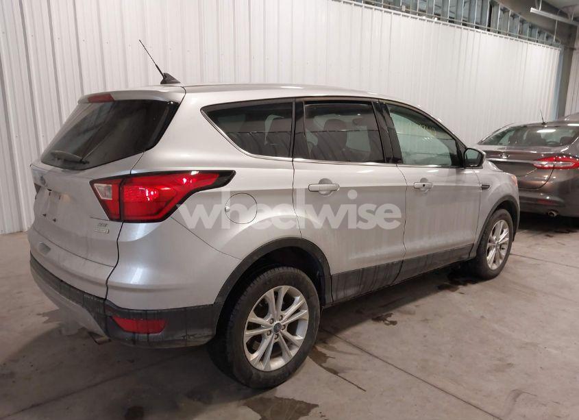 Photo 4 of 2019 Ford Escape SE (VIN 1FMCU0GD9KUB61111)