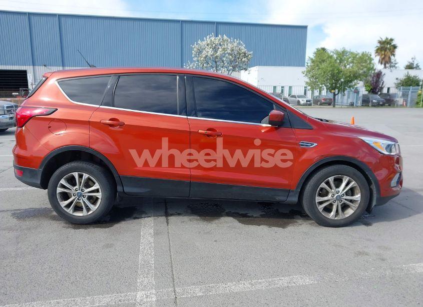 Photo 13 of 2019 Ford Escape SE (VIN 1FMCU0GD9KUB82007)
