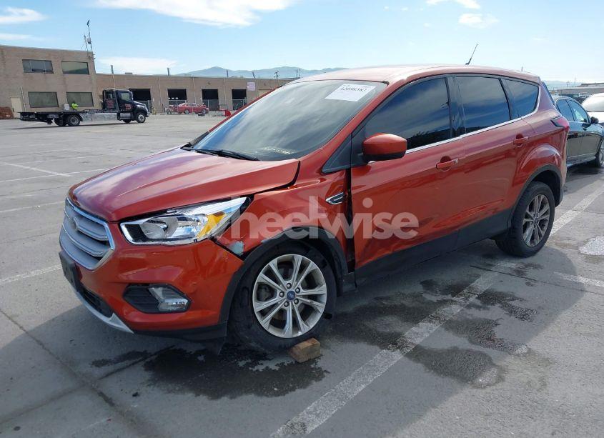 Photo 2 of 2019 Ford Escape SE (VIN 1FMCU0GD9KUB82007)