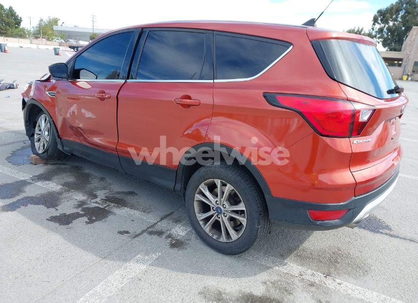 Photo 3 of 2019 Ford Escape SE (VIN 1FMCU0GD9KUB82007)